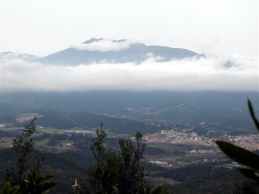 Buena panorámica desde el mirador de Sant Martí de Montnegre... la mañana empezó lluviosa.