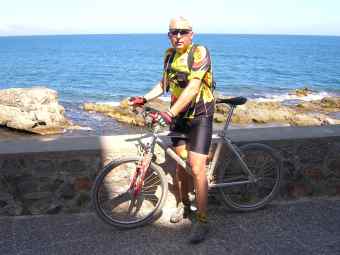 Foto en L'Escala, testimonio del final de nuestra travesa.