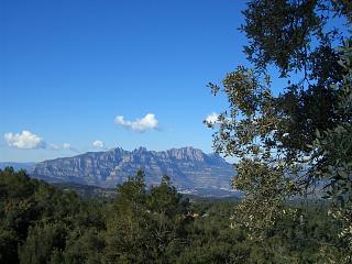 La montaña de Montserrat está muchas veces presente como fondo de muchas de mis rutas.