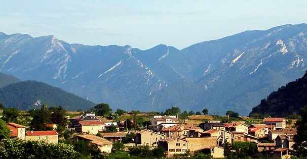Sant Juliá de Cerdanyola está escondido entre impresionantes montañas.