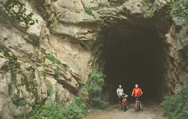 Uno de los túneles del "carrilet" que habremos de atravesar... sin problemas.