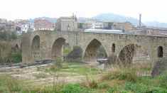El magnífico puente gótico. Importantísimo en su época en el Camí Ral de Manres a Barcelona.