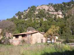 Pasamos junto a la masia de Can Jorba.