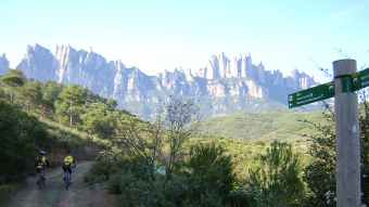 En una de las calles de Sant Crist�fol encontraremos las indicaciones de la pista a Can Martorell.