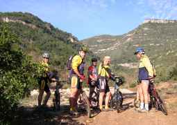 Tras remontar uno de los primeros torrentes... las lluvias ca�das d�as antes les hab�an dado vida.