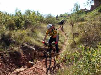 Dentro del torrente de La Salud podemos aprovechar para hacer algunas virguerias con nuestras bicis.