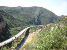 Al ascender sobre La Puda tenemos una buena vista sobre la carretera.