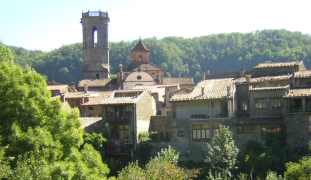 Llegamos a Rupit... vamos a buscar un bar-restaurante.