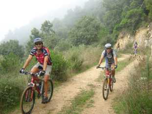 Un poco de niebla siempre va bien... por lo menos mientras subes (no ves lo que te queda!!)